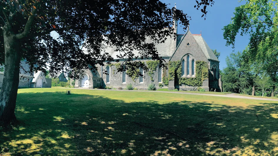 Craigiebuckler Parish Church grounds